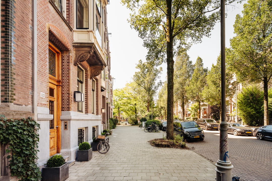 Photo 7 of Van Eeghenstraat 125