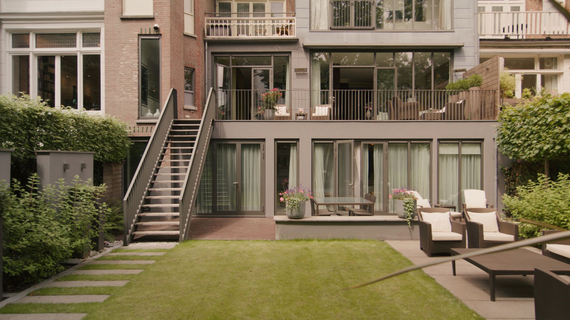Photo 24 of Van Eeghenstraat 125