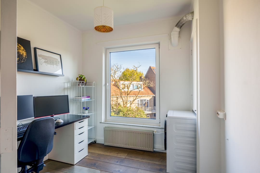 Spacious 4-room Apartment with Balcony in Popular Indische Buurt, Nijmegen — 26