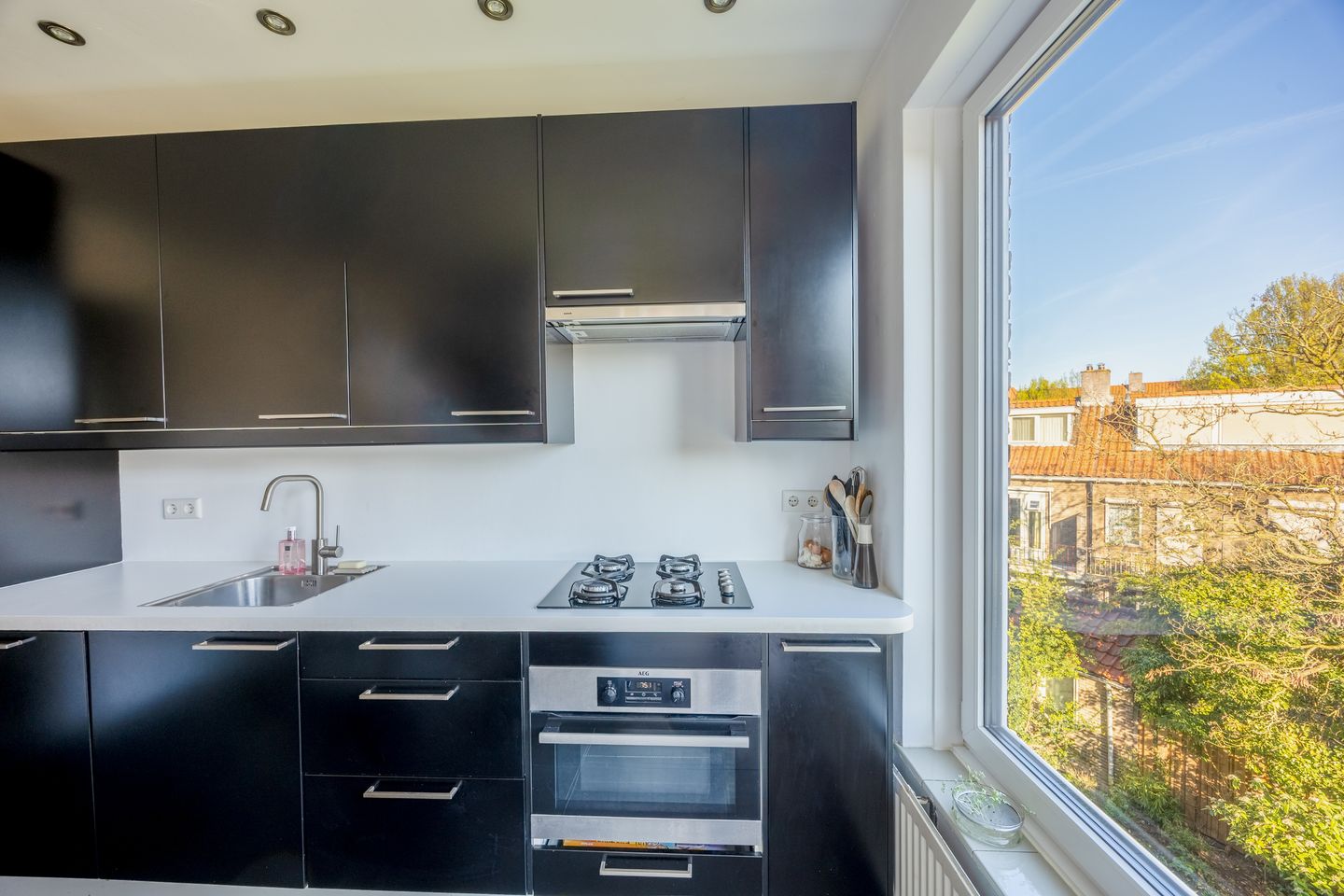 Spacious 4-room Apartment with Balcony in Popular Indische Buurt, Nijmegen — 20