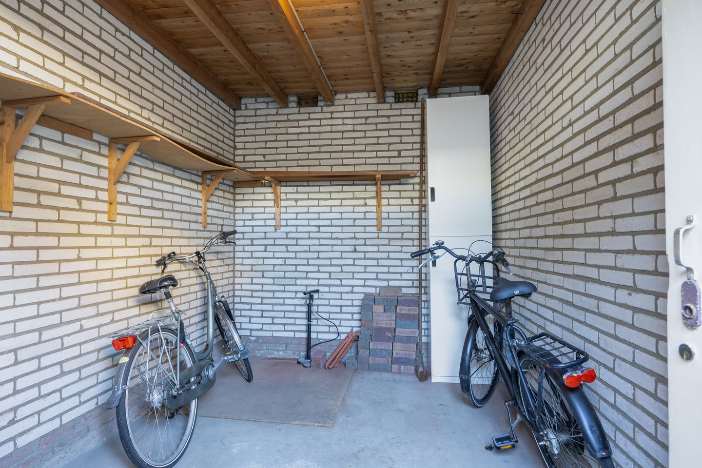Spacious 4-room Apartment with Balcony in Popular Indische Buurt, Nijmegen — 40