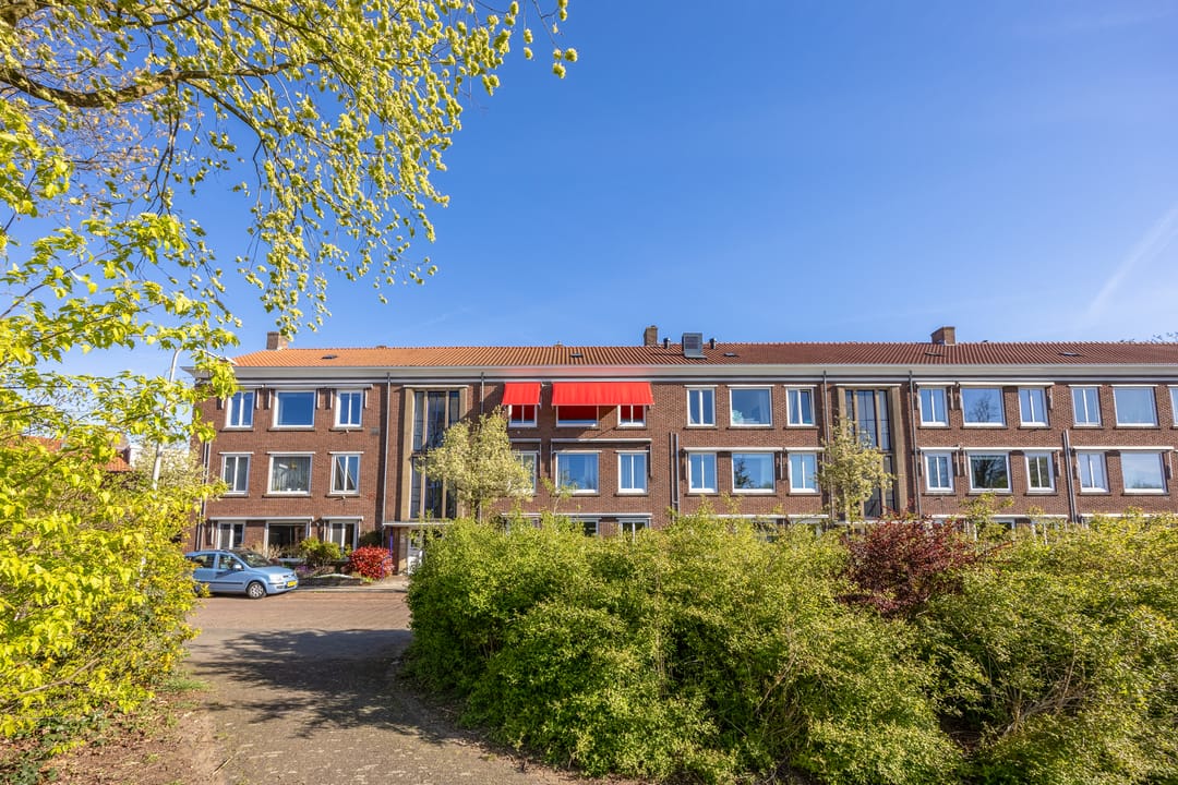 Spacious 4-room Apartment with Balcony in Popular Indische Buurt, Nijmegen — 43