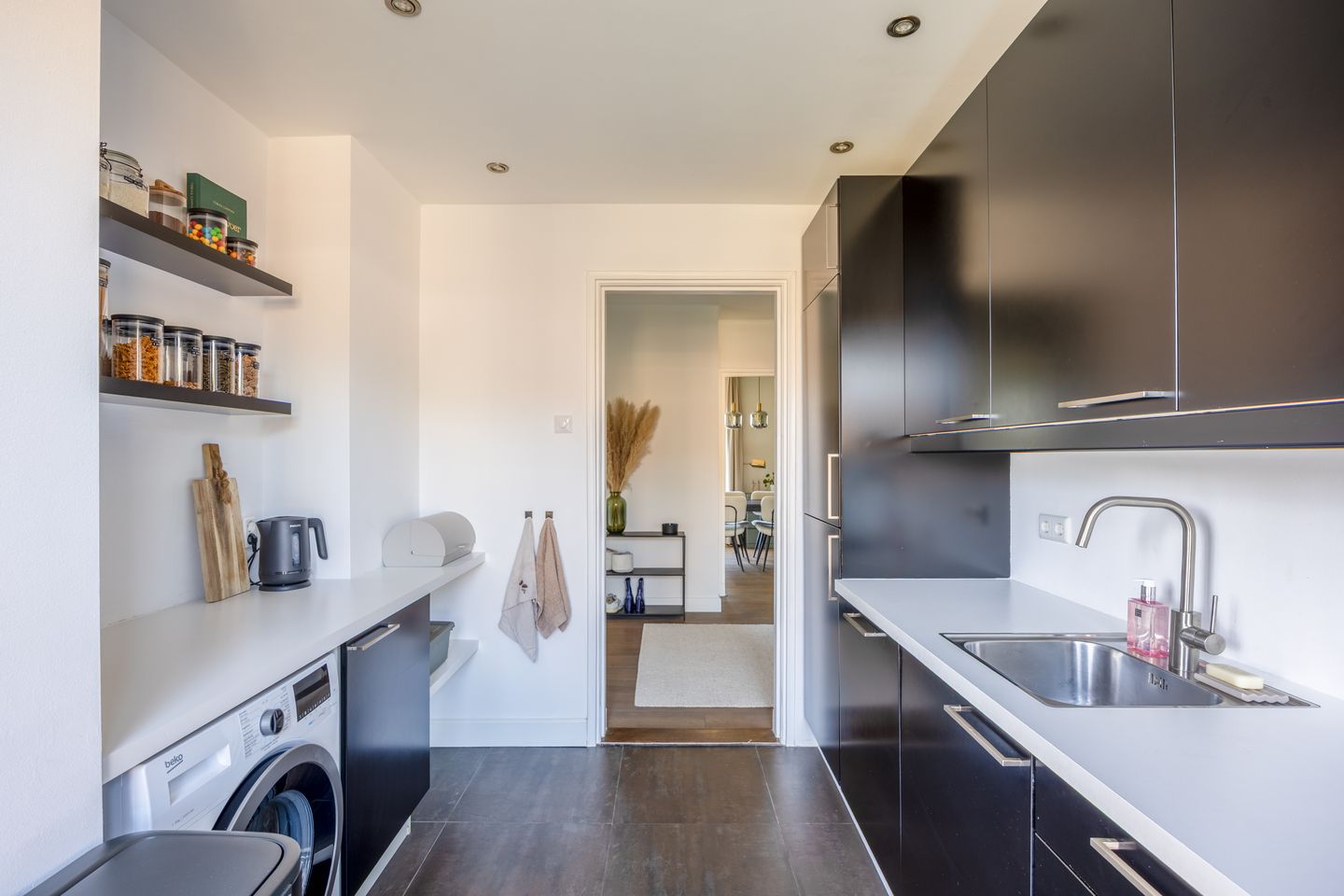 Spacious 4-room Apartment with Balcony in Popular Indische Buurt, Nijmegen — 19