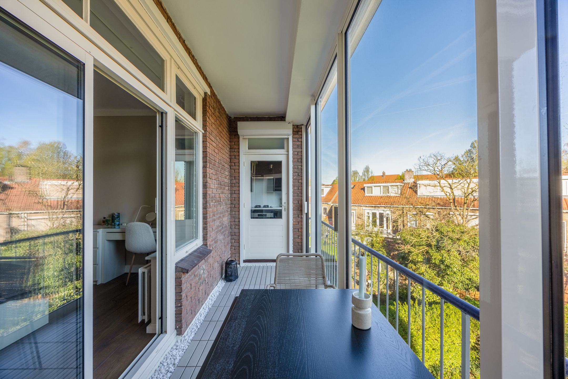 Spacious 4-room Apartment with Balcony in Popular Indische Buurt, Nijmegen — 33