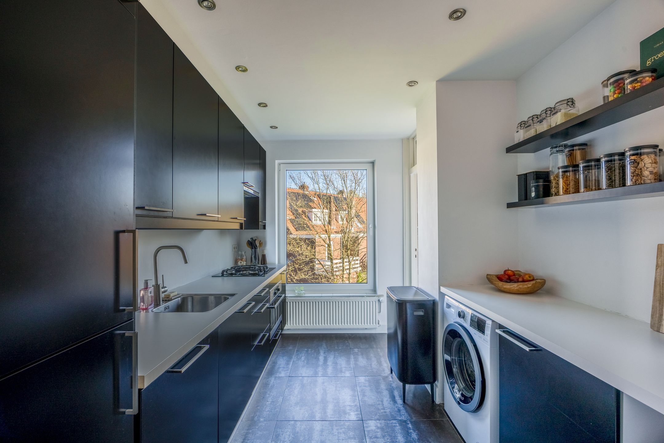Spacious 4-room Apartment with Balcony in Popular Indische Buurt, Nijmegen — 18
