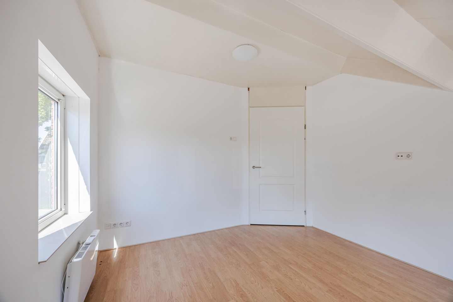 Spacious and Sustainable Corner Home with Private Garage in Oud Dongen — 35