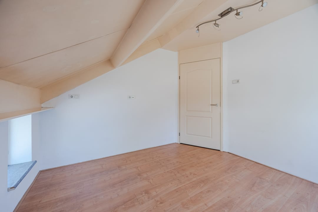 Spacious and Sustainable Corner Home with Private Garage in Oud Dongen — 37