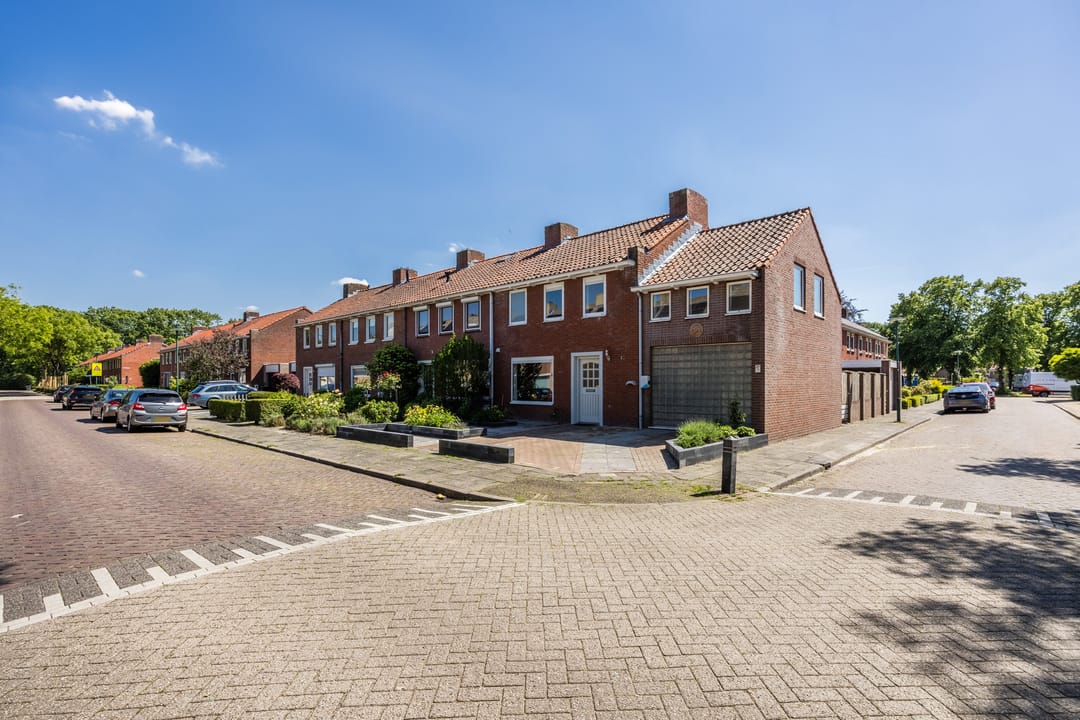 Spacious and Sustainable Corner Home with Private Garage in Oud Dongen — 7