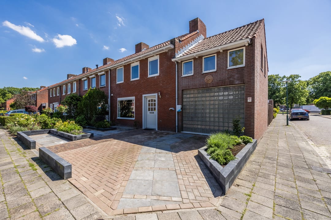 Spacious and Sustainable Corner Home with Private Garage in Oud Dongen — 8