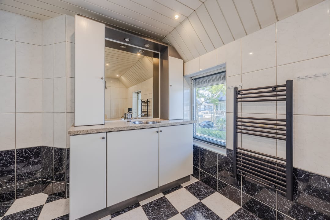 Spacious and Sustainable Corner Home with Private Garage in Oud Dongen — 41