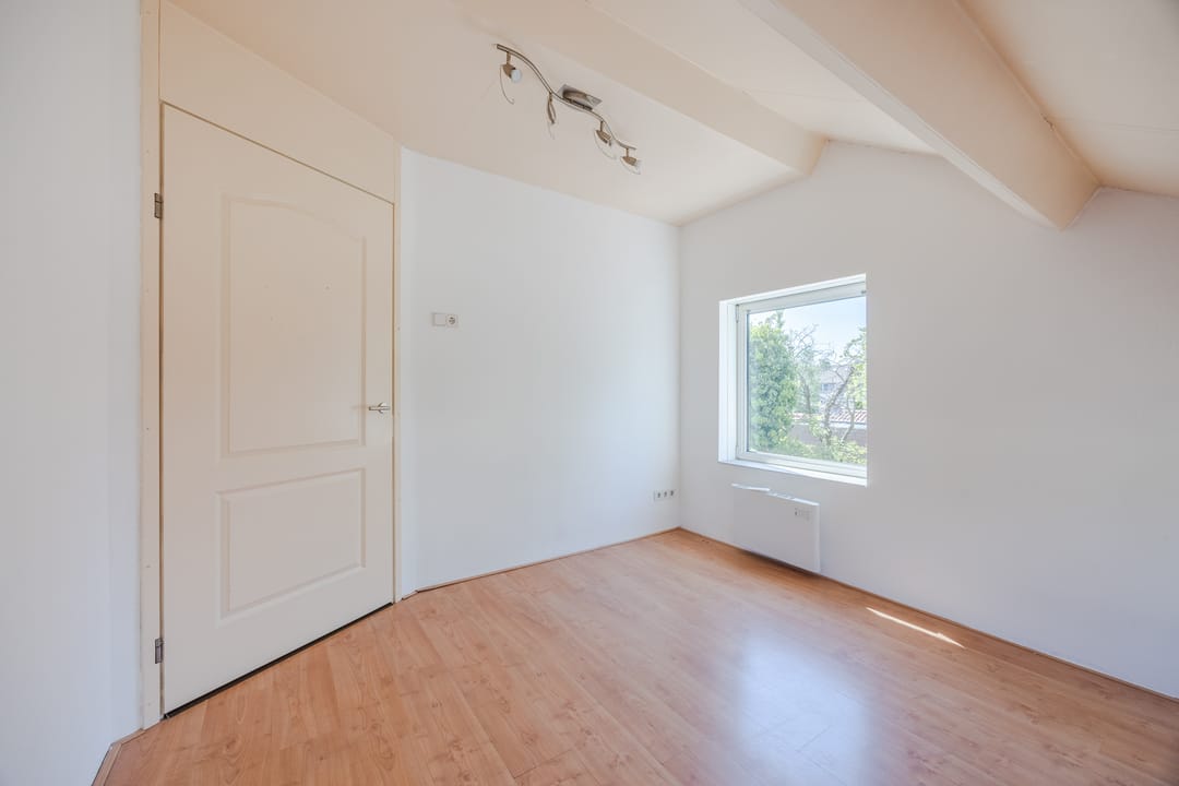 Spacious and Sustainable Corner Home with Private Garage in Oud Dongen — 38