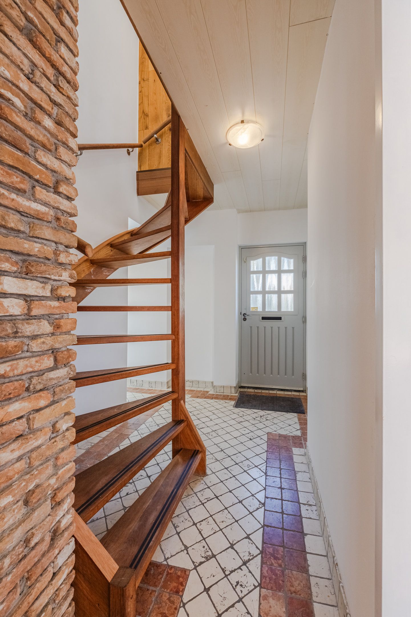 Spacious and Sustainable Corner Home with Private Garage in Oud Dongen — 9