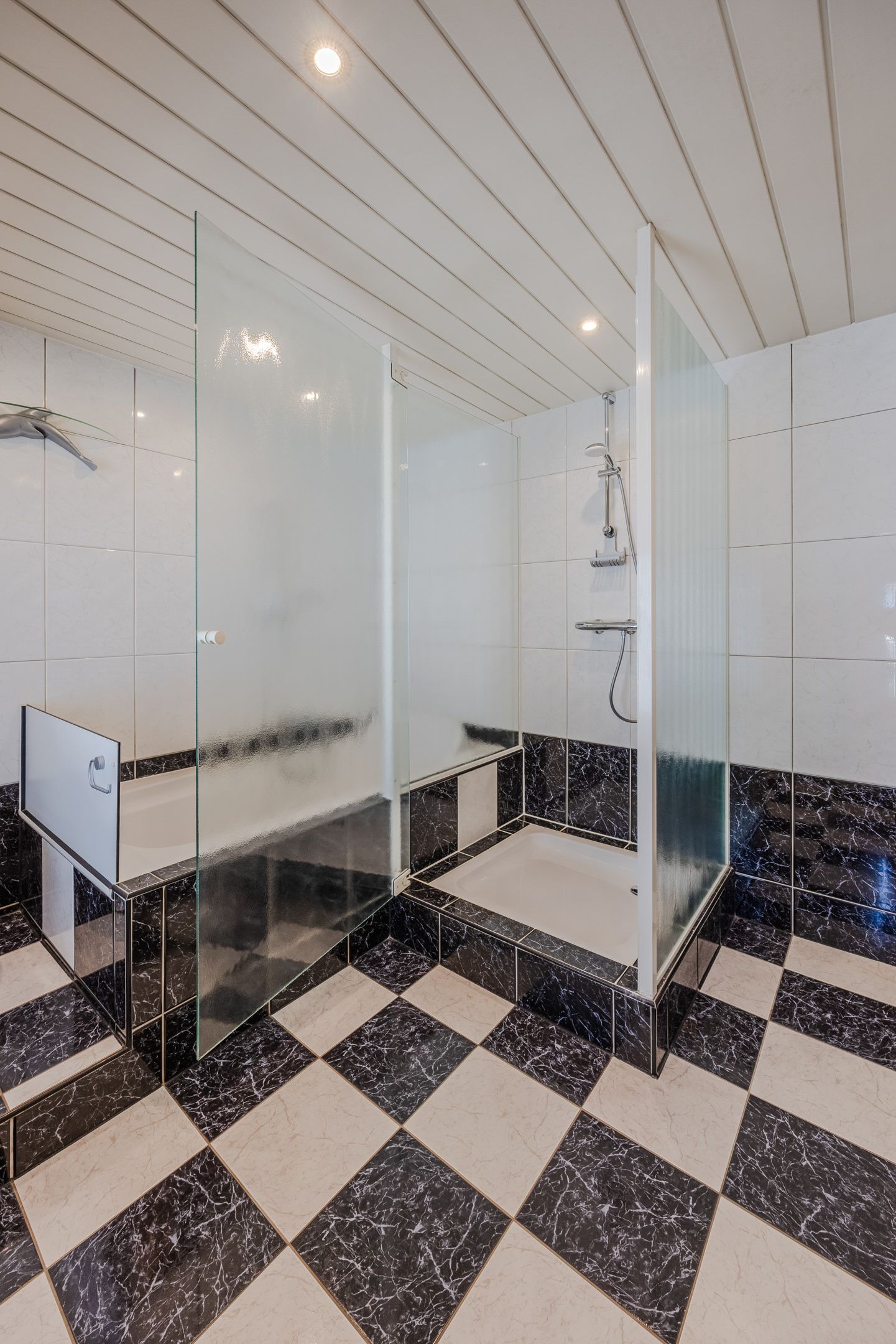 Spacious and Sustainable Corner Home with Private Garage in Oud Dongen — 42