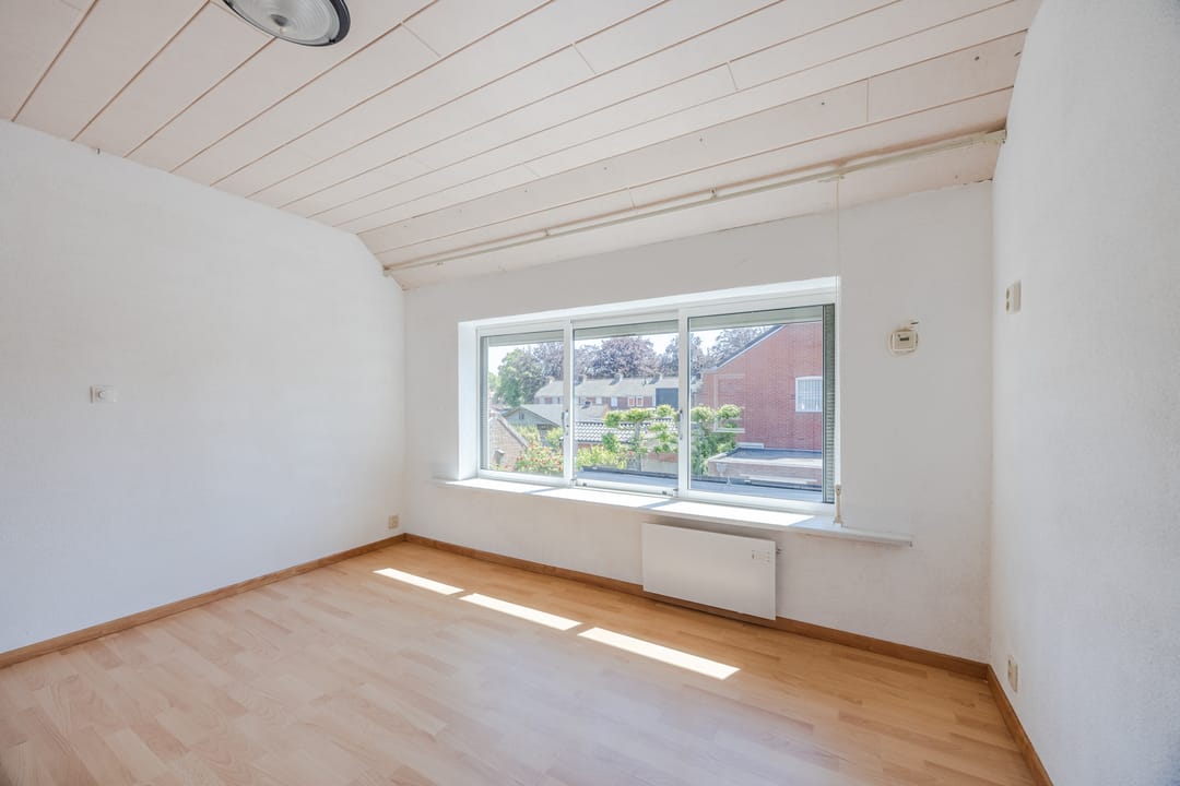 Spacious and Sustainable Corner Home with Private Garage in Oud Dongen — 32