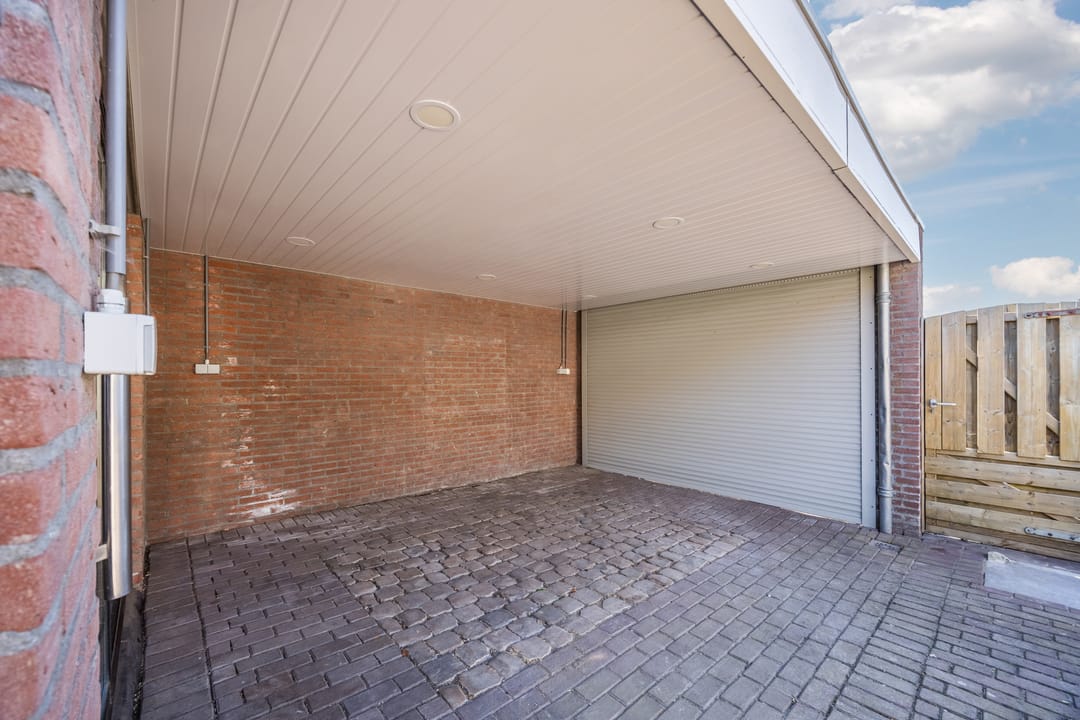 Spacious and Sustainable Corner Home with Private Garage in Oud Dongen — 53