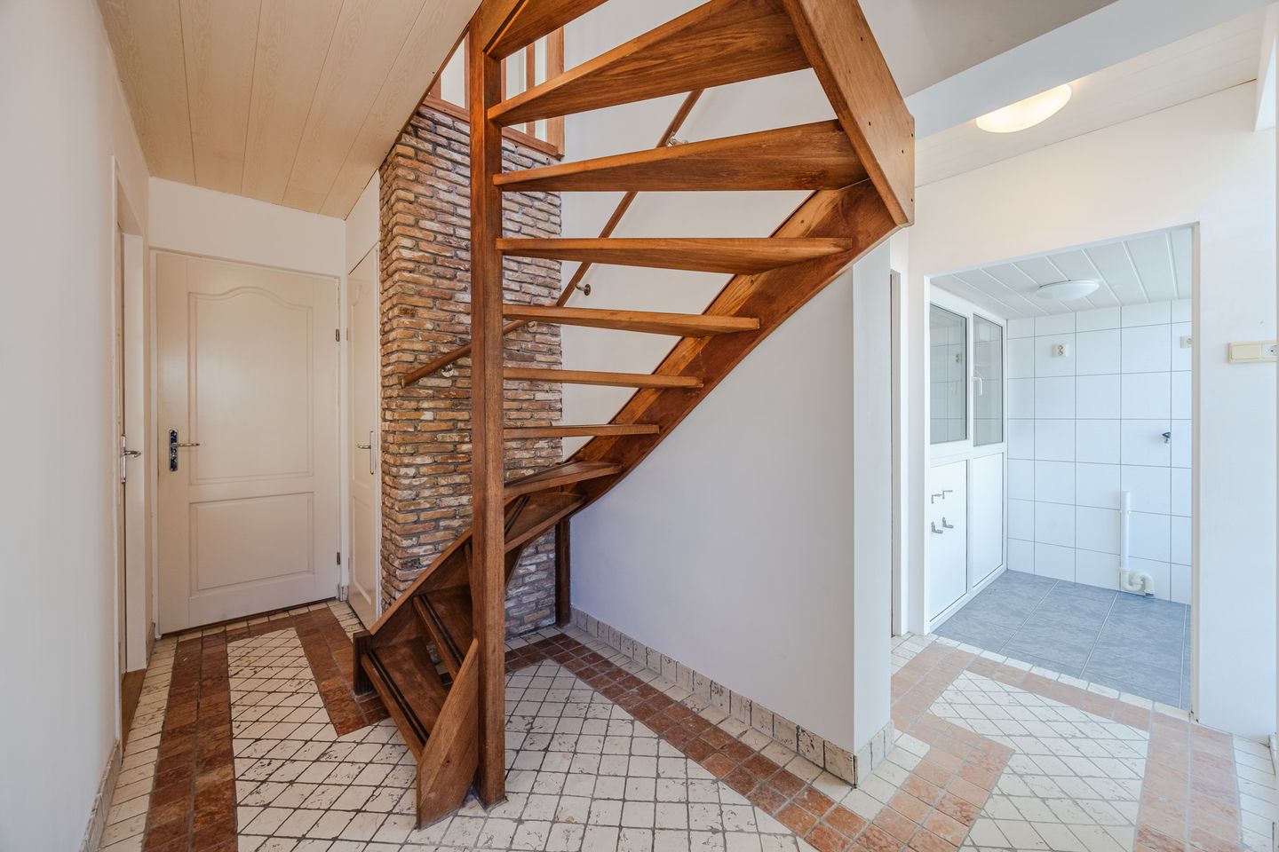 Spacious and Sustainable Corner Home with Private Garage in Oud Dongen — 10