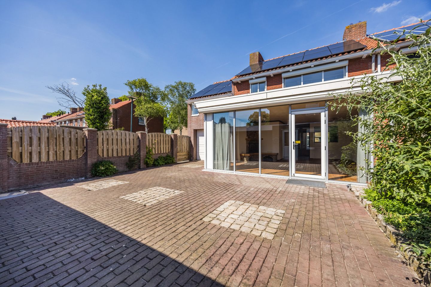Spacious and Sustainable Corner Home with Private Garage in Oud Dongen — 49