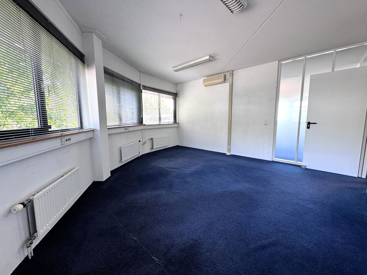 View photo 5 of Randstad 22 125