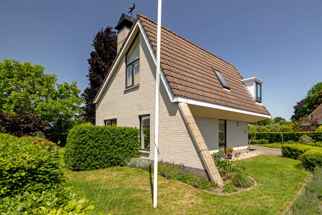 Photo 7 of Koningin Beatrixstraat 25