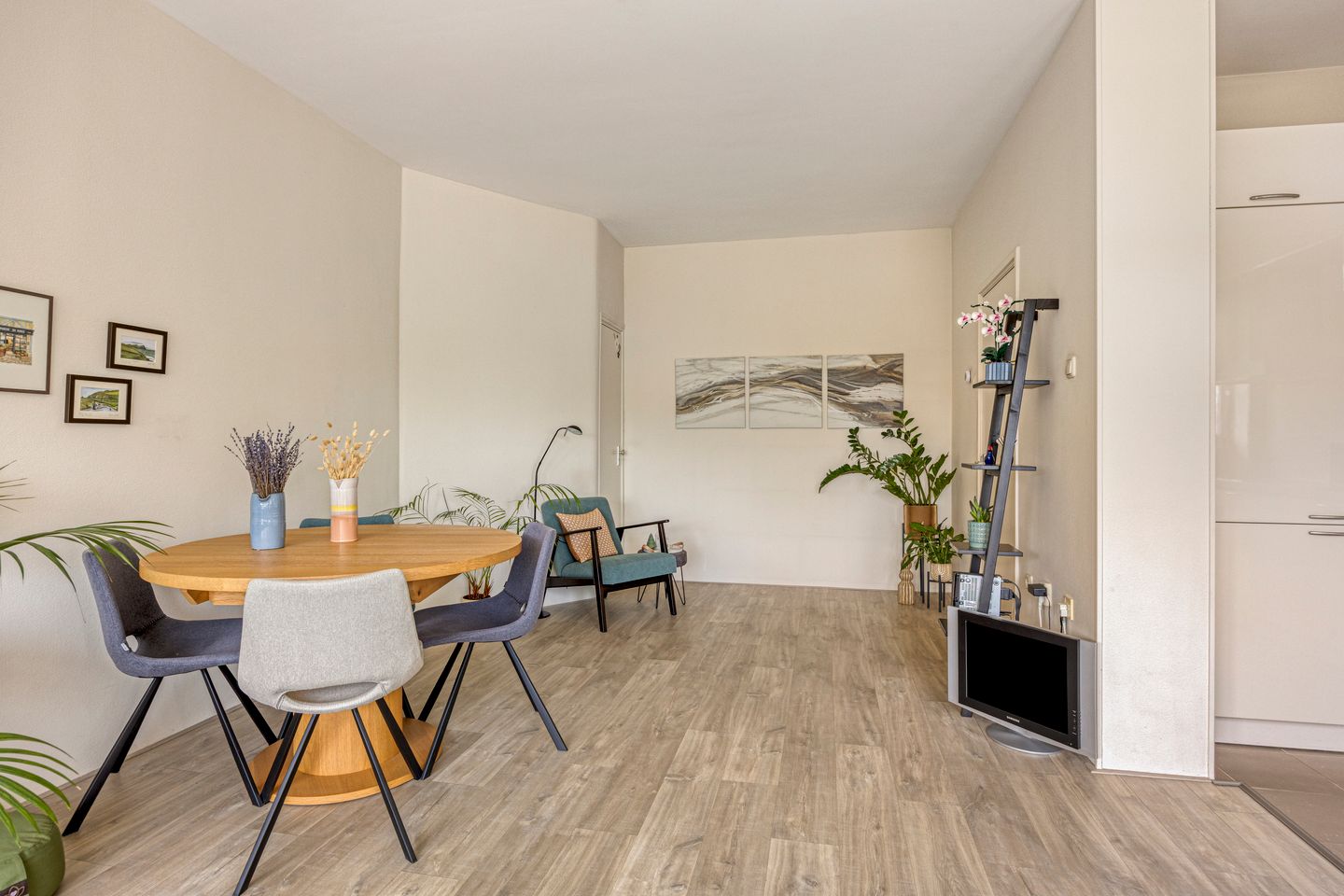Charming 2-Room Apartment with Balcony and Parking in Green Mariahoeve — 10