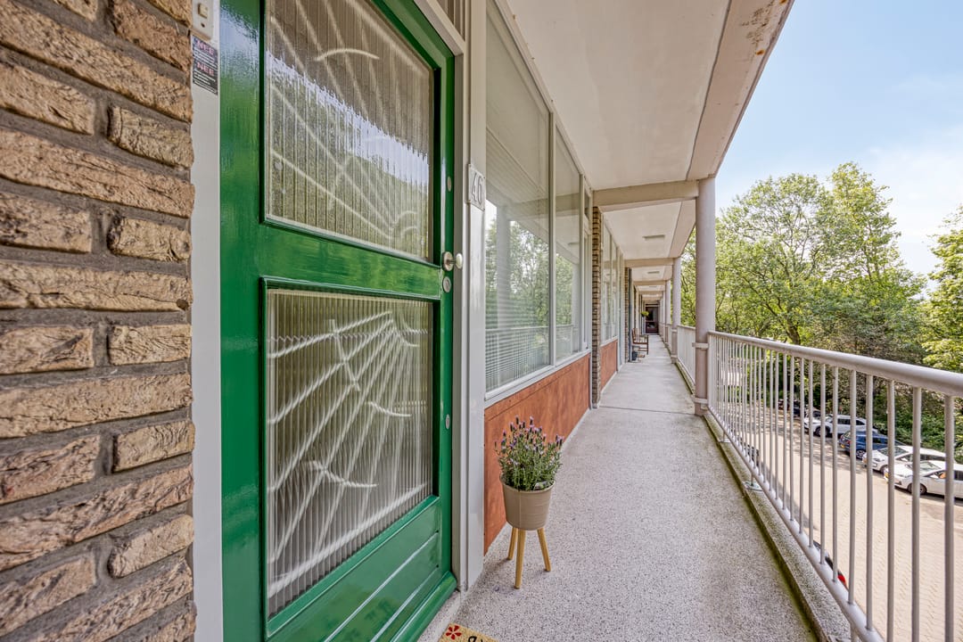 Charming 2-Room Apartment with Balcony and Parking in Green Mariahoeve — 7
