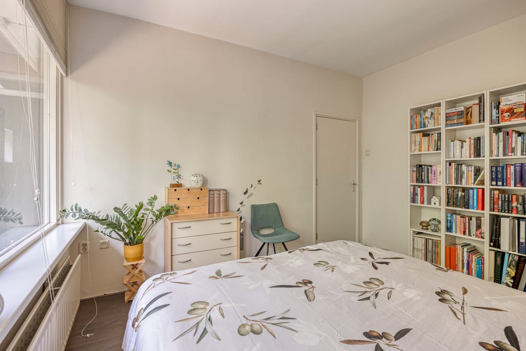 Charming 2-Room Apartment with Balcony and Parking in Green Mariahoeve — 16