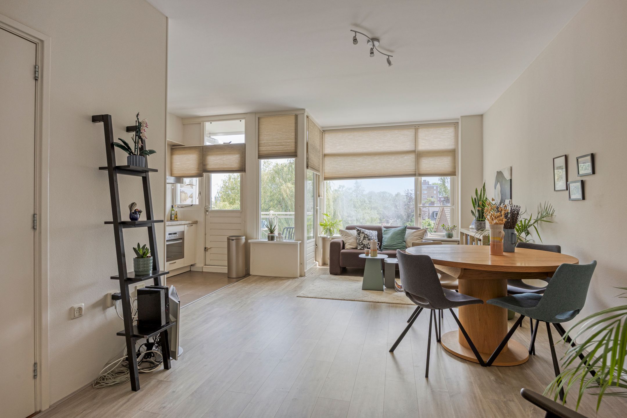 Charming 2-Room Apartment with Balcony and Parking in Green Mariahoeve — 9