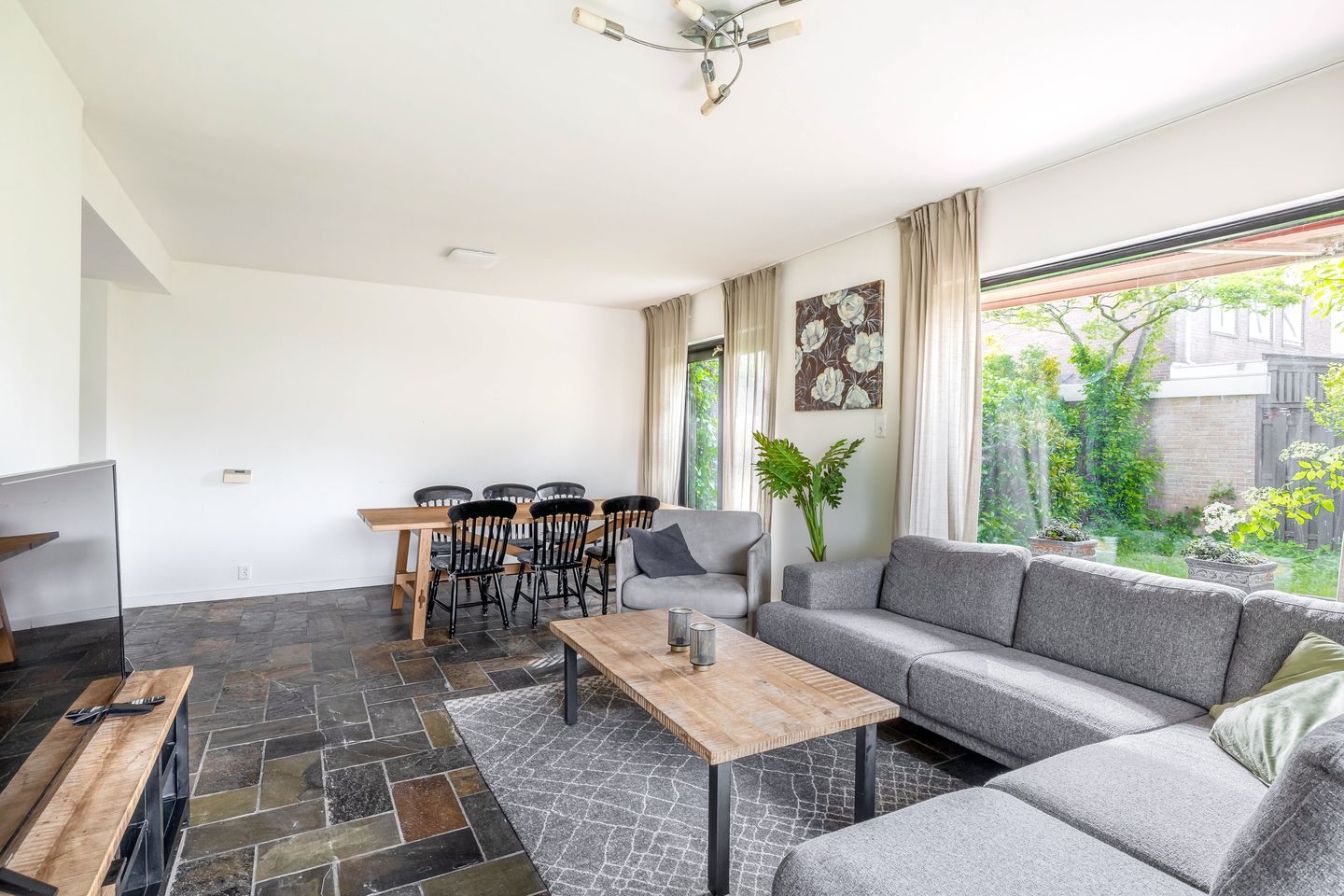 Photo 10 of Alexander Verhuellstraat 125