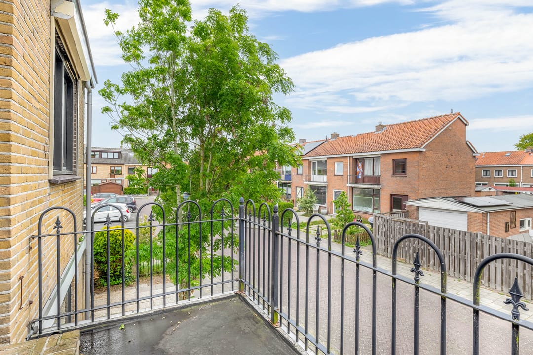 Photo 41 of Alexander Verhuellstraat 125