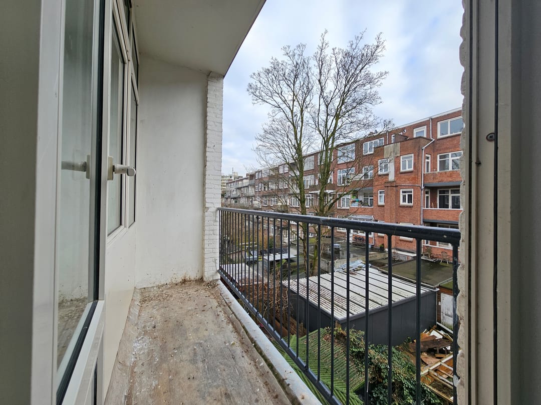 Spacious and Fully Renovated Double Upper House in Rotterdam Feijenoord — 11