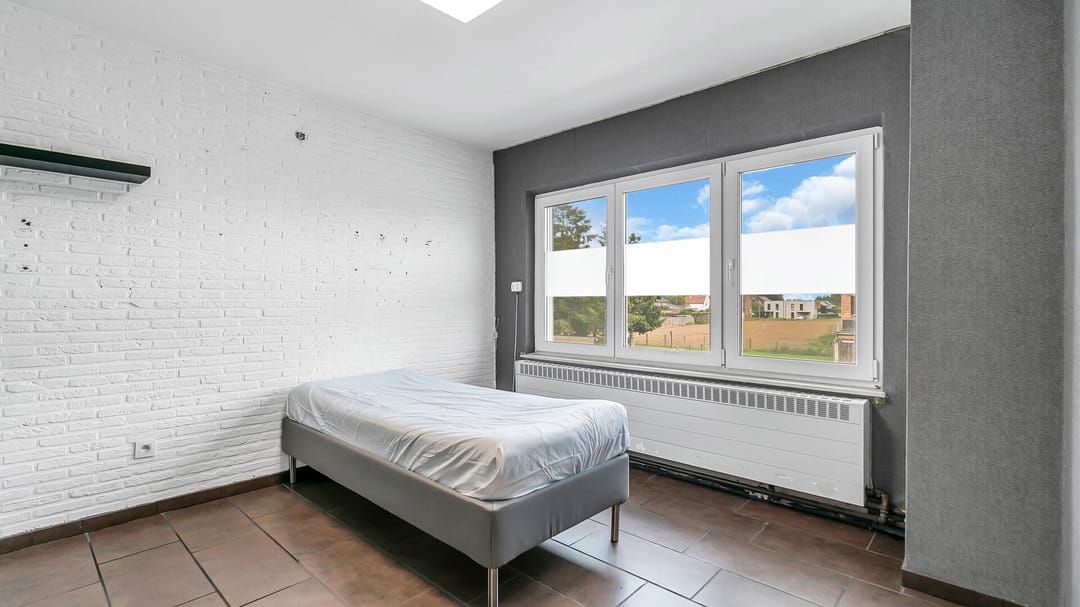 Spacious Family Home with 3 Bedrooms, Garage, and Large Attic — 11