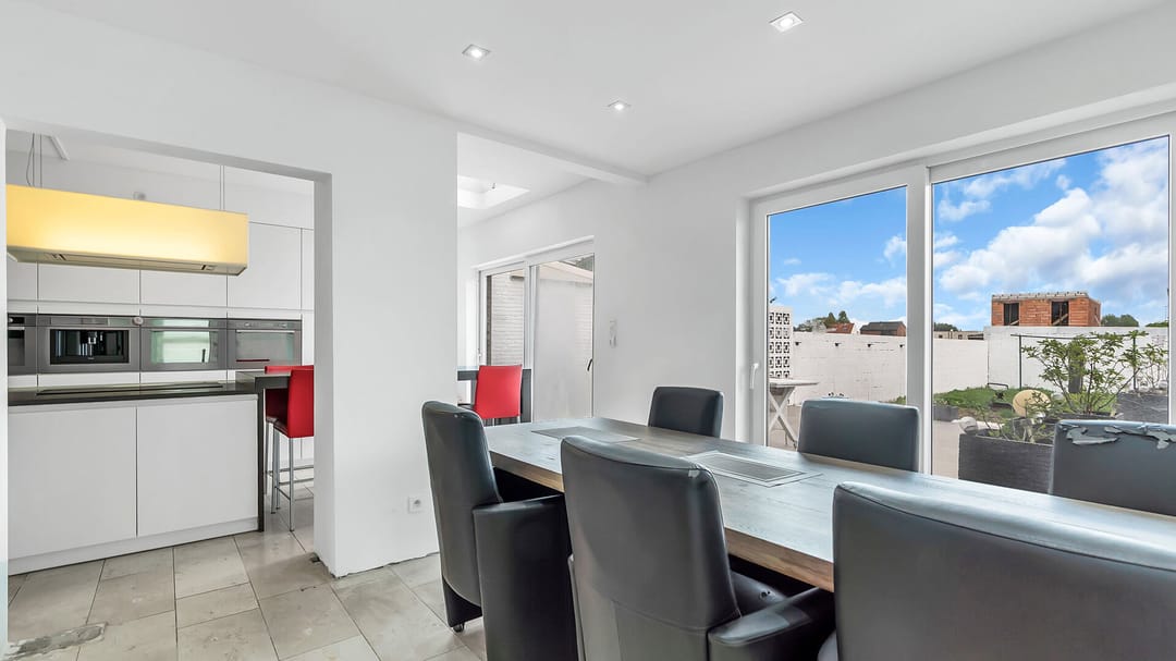 Spacious Family Home with 3 Bedrooms, Garage, and Large Attic — 7