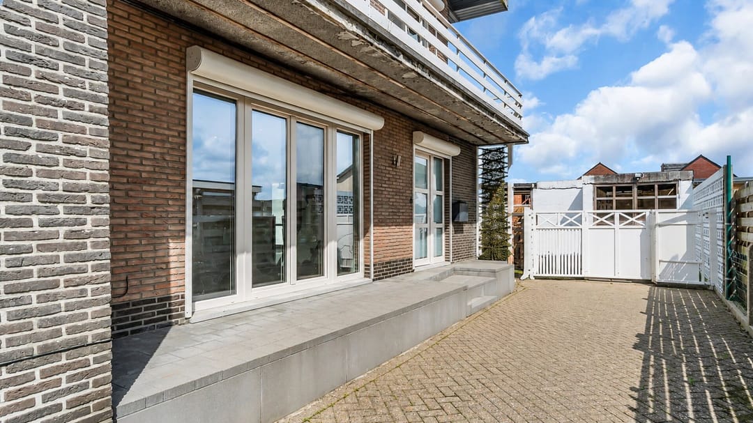 Spacious Family Home with 3 Bedrooms, Garage, and Large Attic — 13