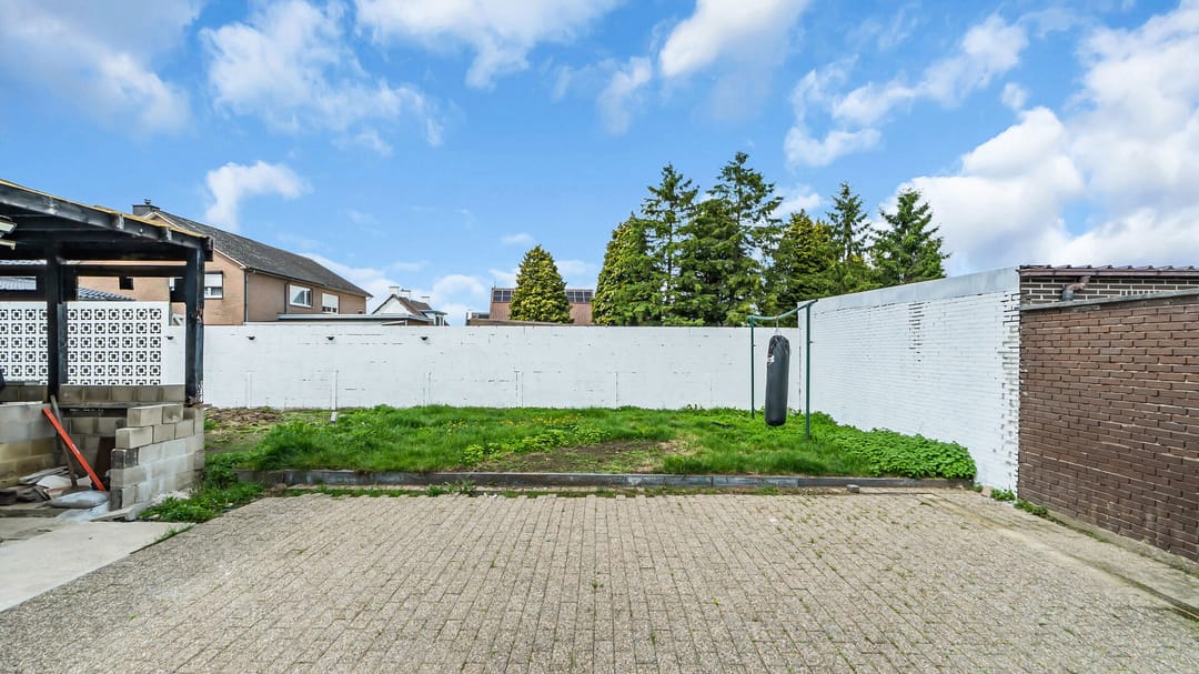 Spacious Family Home with 3 Bedrooms, Garage, and Large Attic — 17