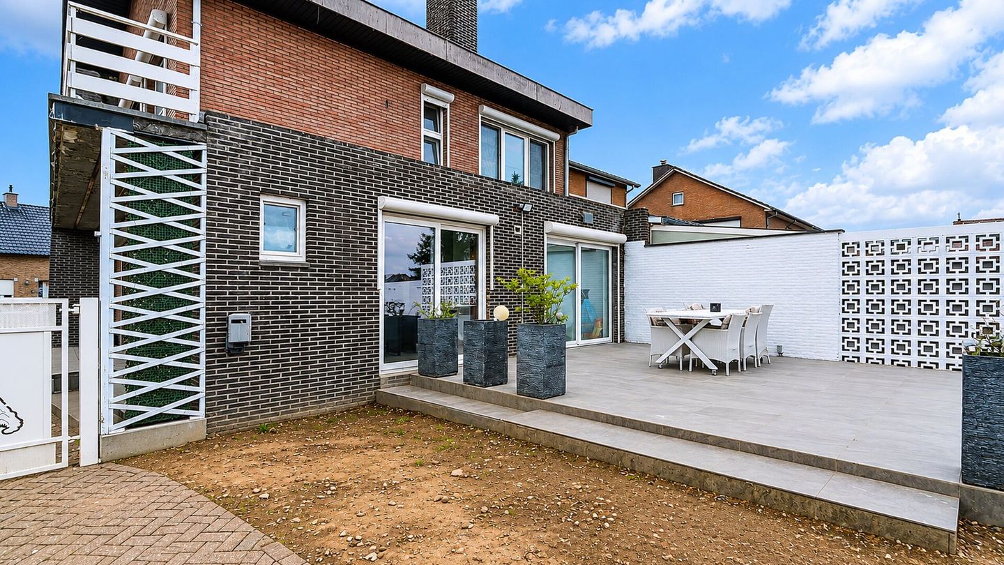 Spacious Family Home with 3 Bedrooms, Garage, and Large Attic — 14
