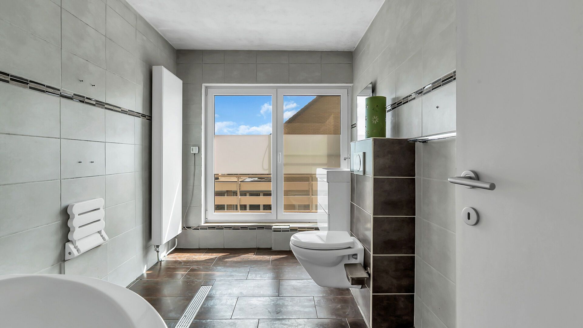 Spacious Family Home with 3 Bedrooms, Garage, and Large Attic — 12