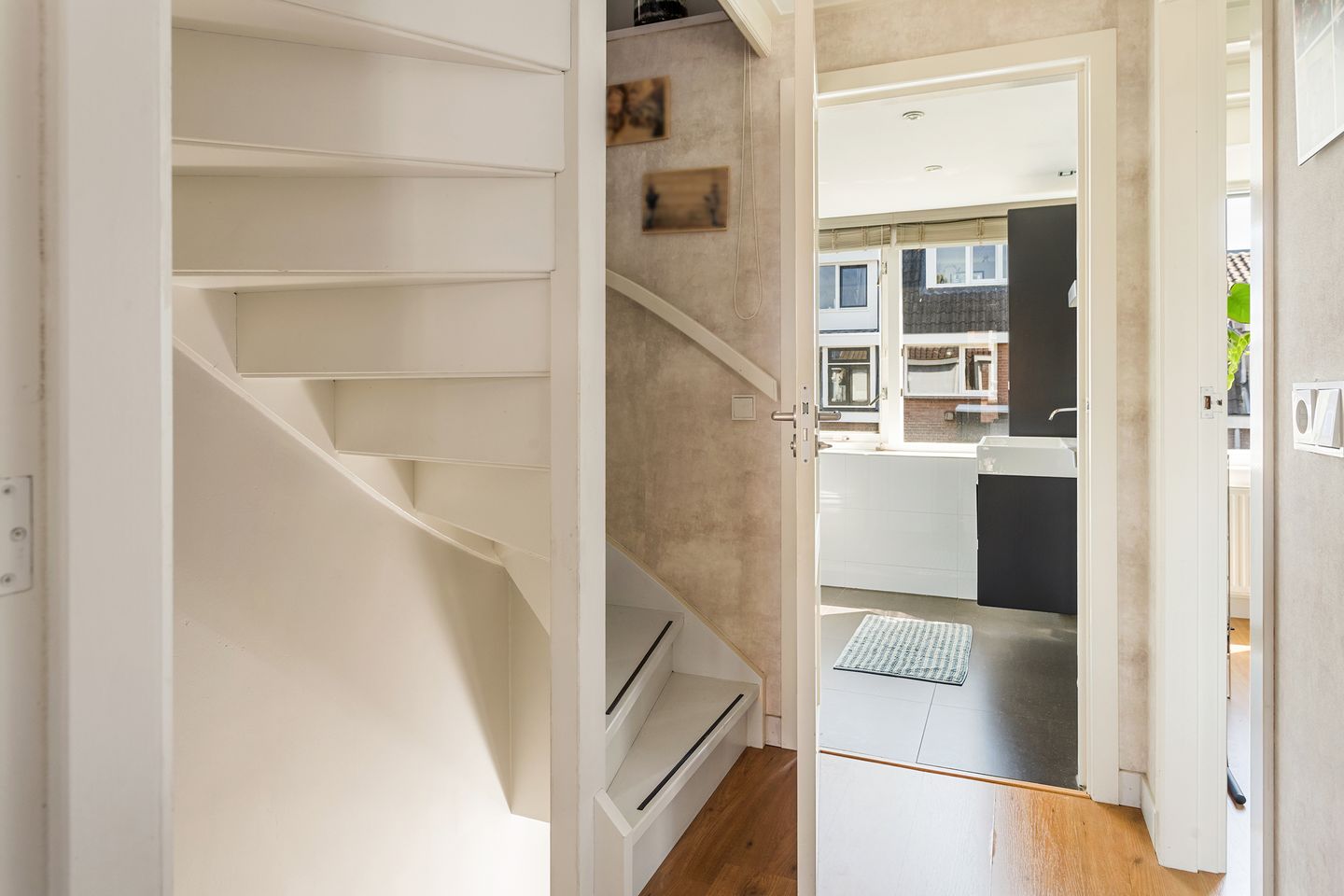 Photo 14 of Van Diemenstraat 64