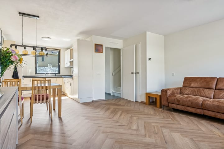 Tussenwoning te koop: Baroniestraat 18, Almere