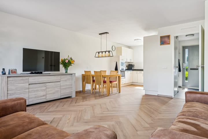 Tussenwoning te koop: Baroniestraat 18, Almere