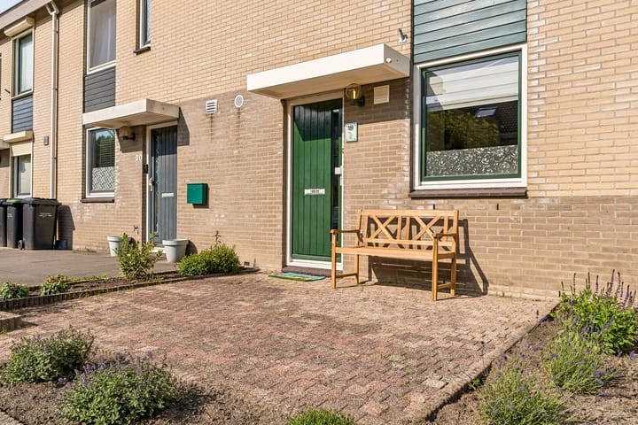 Tussenwoning te koop: Baroniestraat 18, Almere