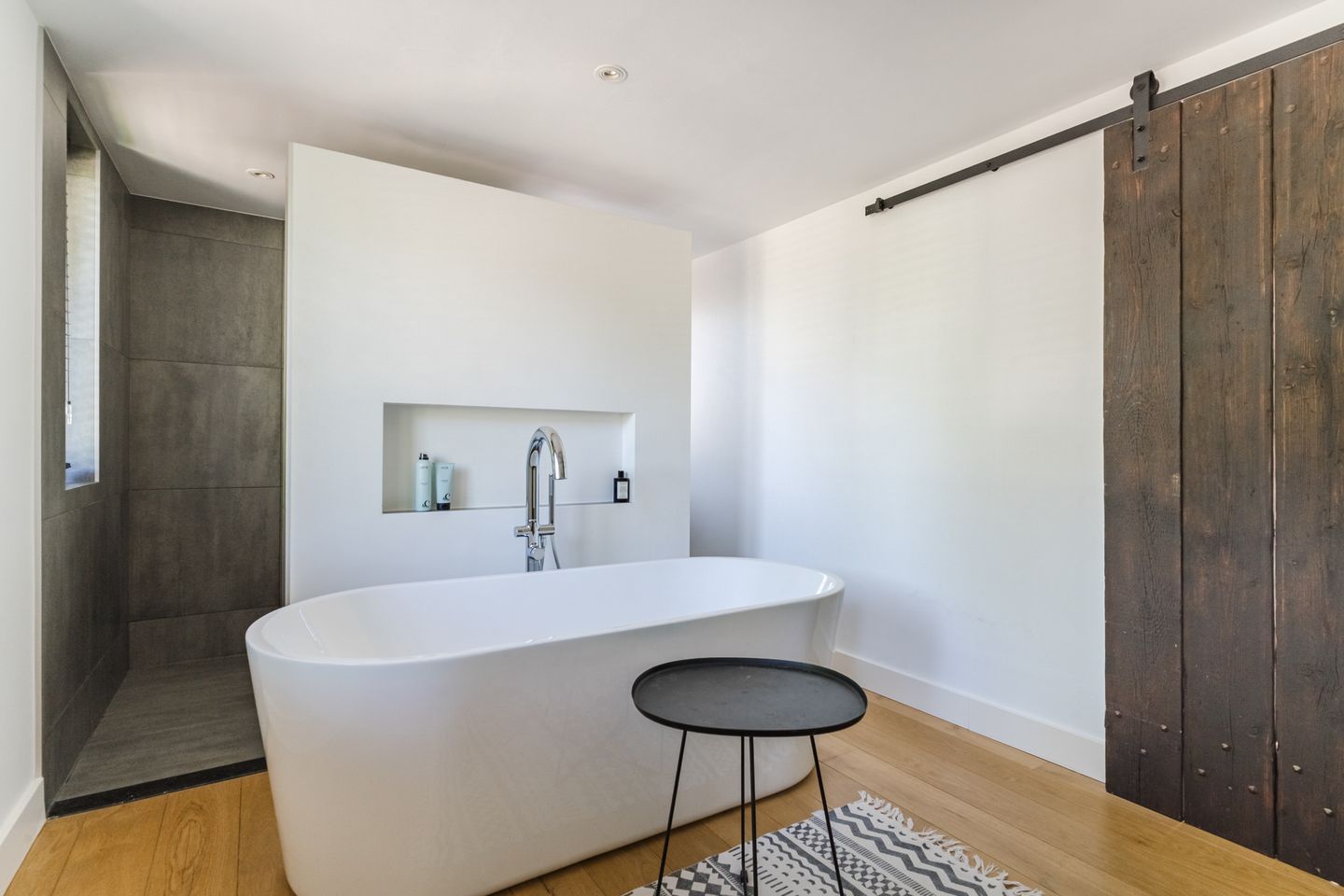 Fully Renovated 1930s Character Home with Luxury Finishes in Bergeijk — 34