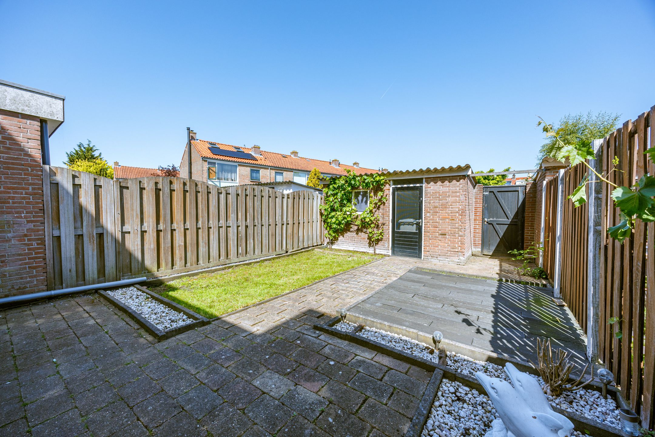 Charming Family Home with Sunny Garden near Pijnacker Center — 27