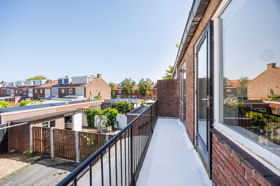 Charming Family Home with Sunny Garden near Pijnacker Center — 16