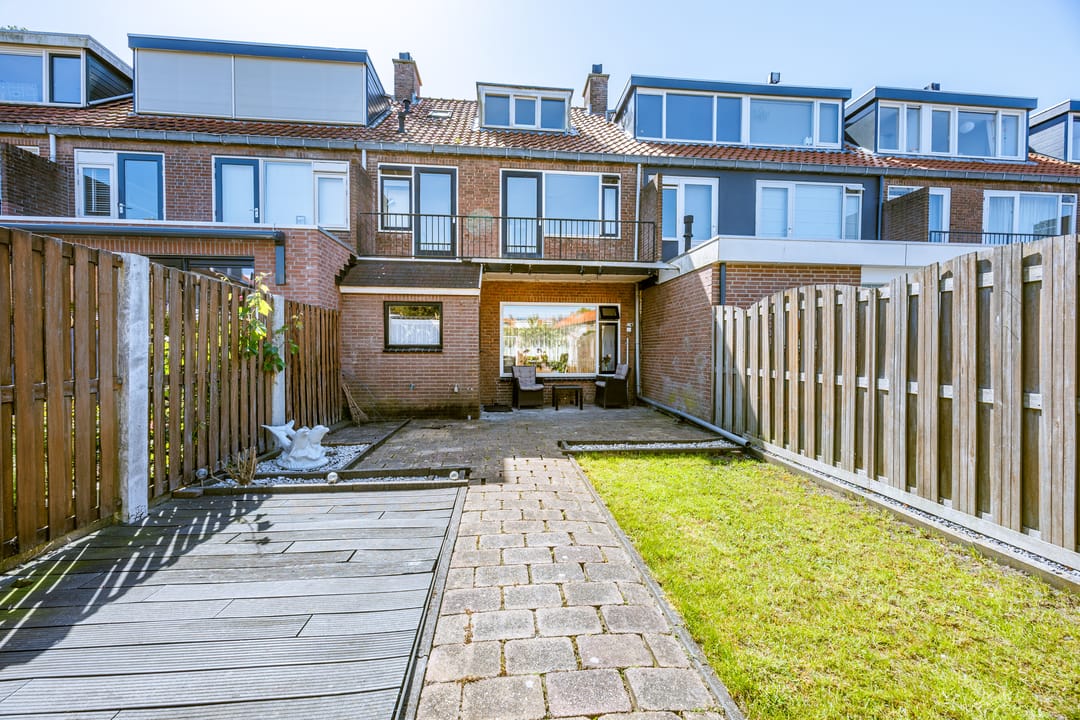 Charming Family Home with Sunny Garden near Pijnacker Center — 28