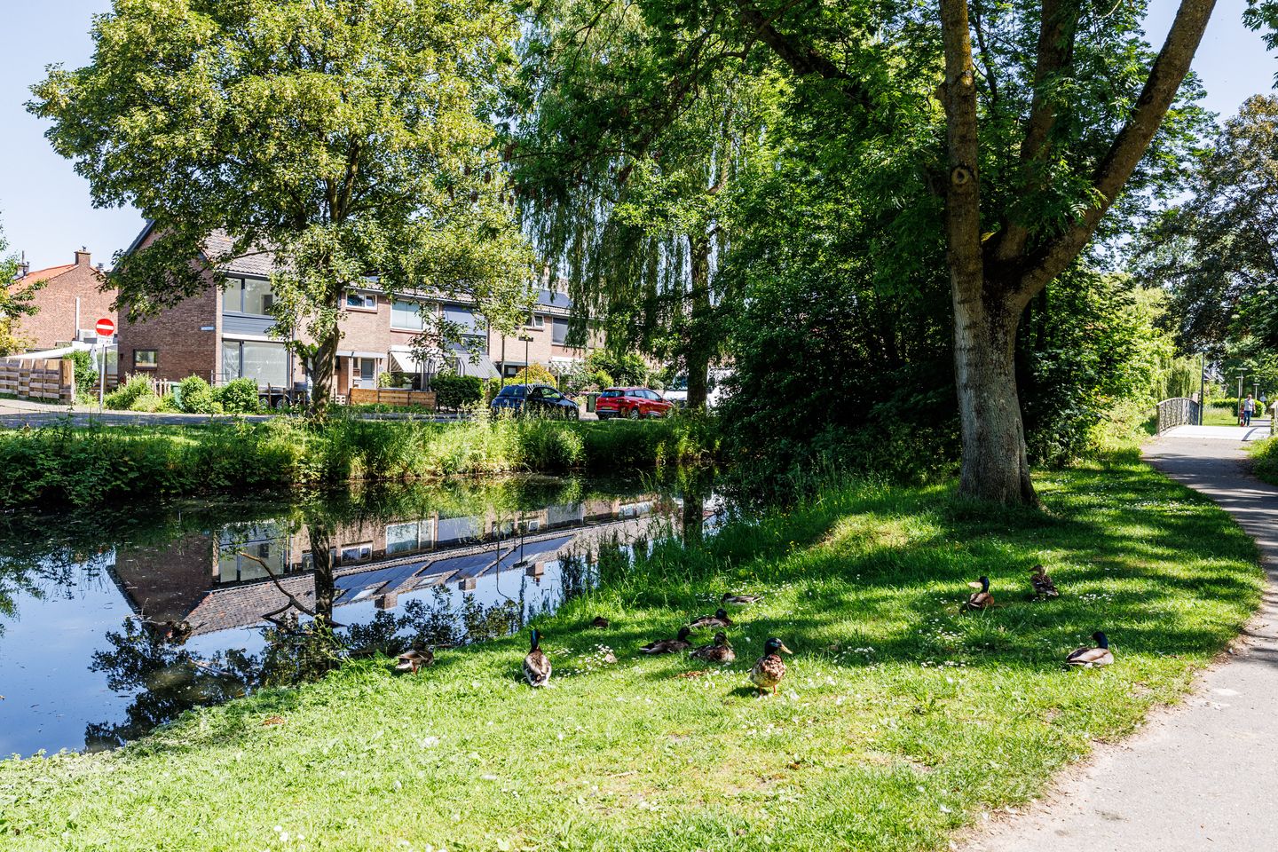Charming Family Home with Sunny Garden near Pijnacker Center — 35