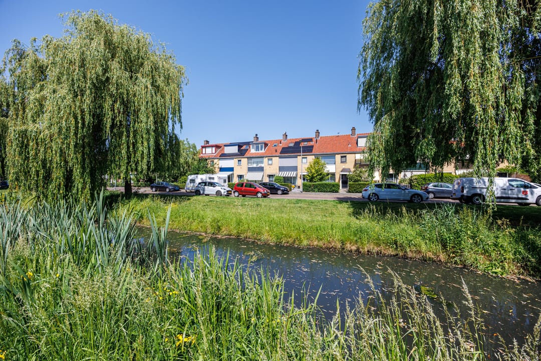 Charming Family Home with Sunny Garden near Pijnacker Center — 32