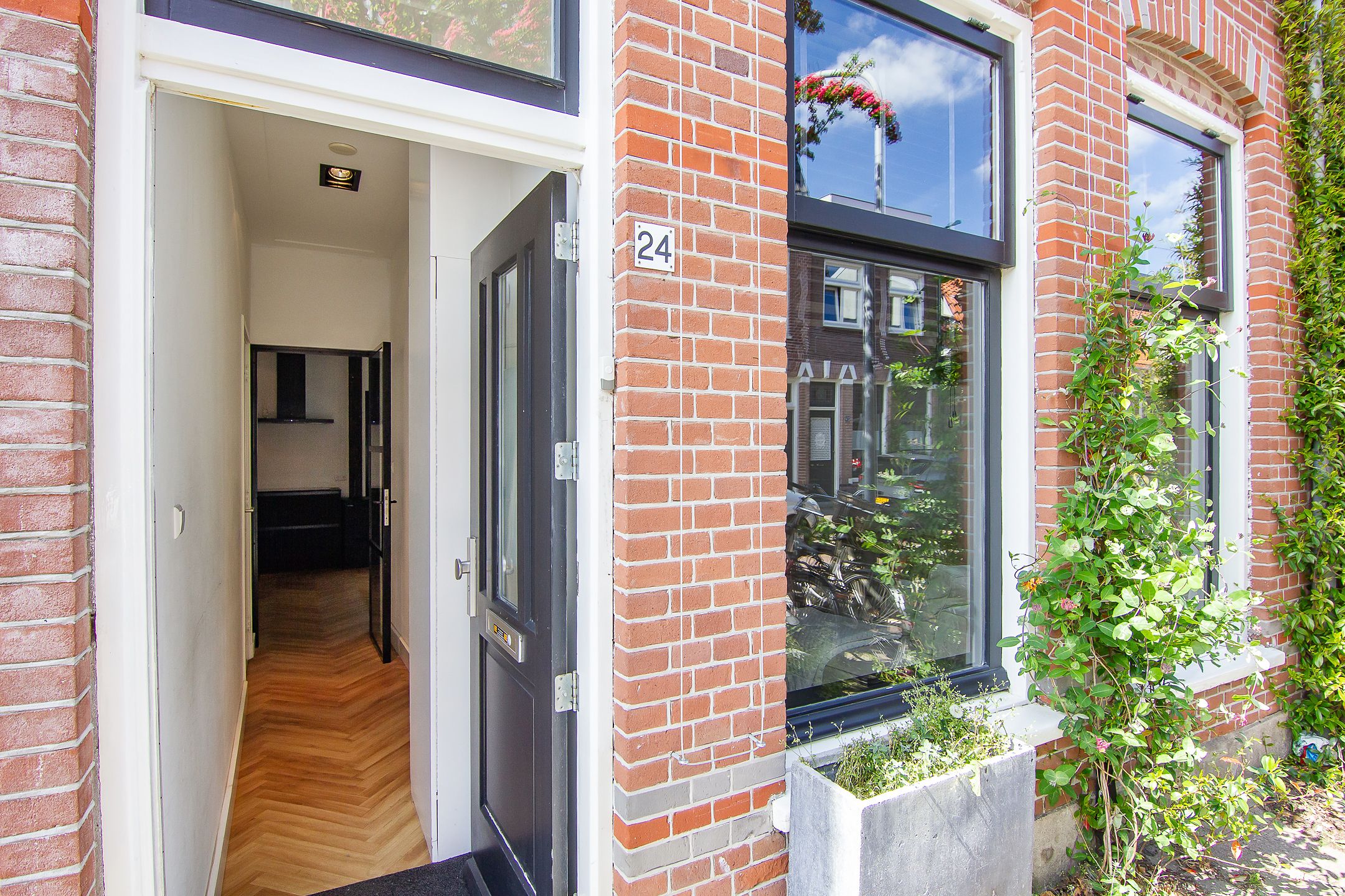 Photo 3 of Waldeck Pyrmontstraat 24-ZW