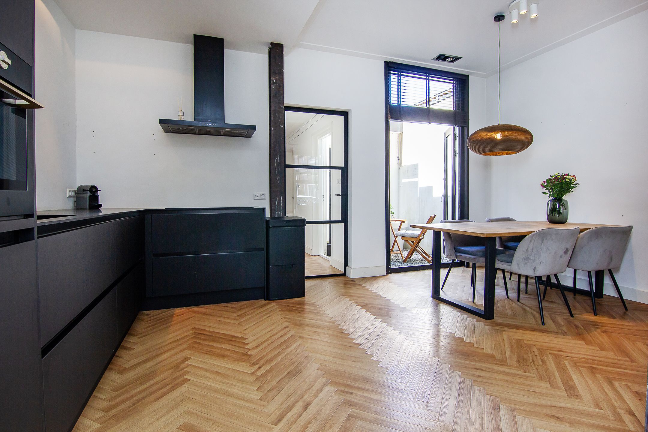 Photo 6 of Waldeck Pyrmontstraat 24-ZW