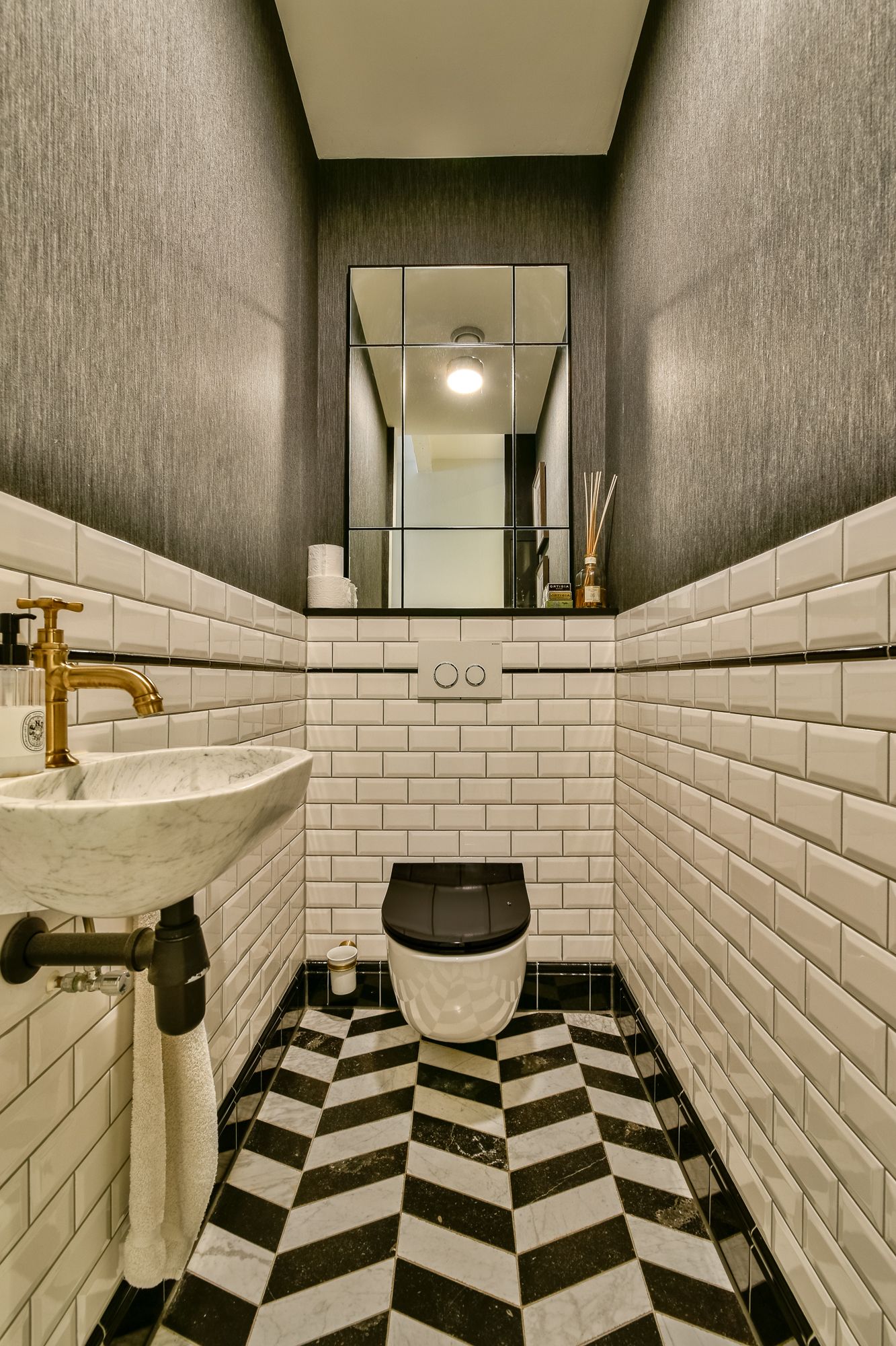 Stylish Design Apartment with Unobstructed Views in Amsterdam's City Centre — 27