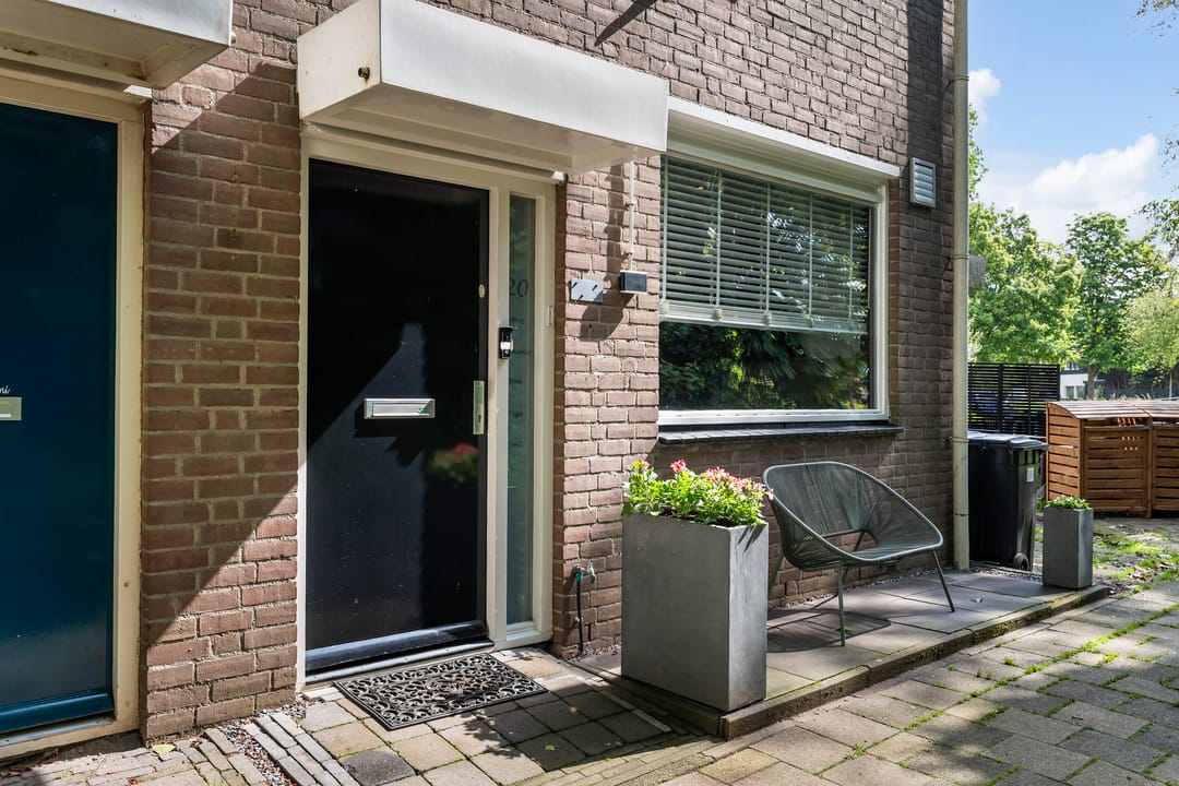 Spacious Family Home in Quiet Green Neighborhood of Rotterdam — 8
